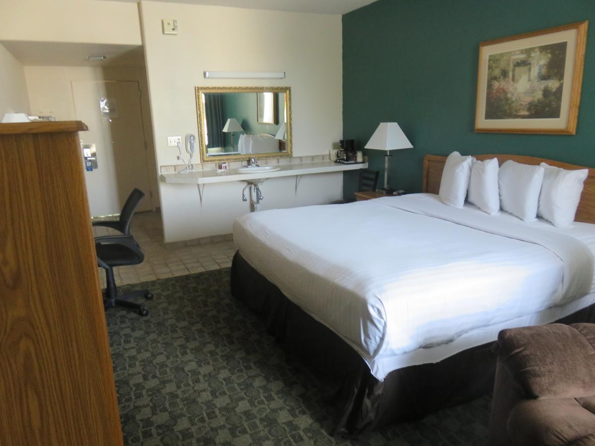 Baymont By Wyndham Fargo Hotel Eksteriør billede