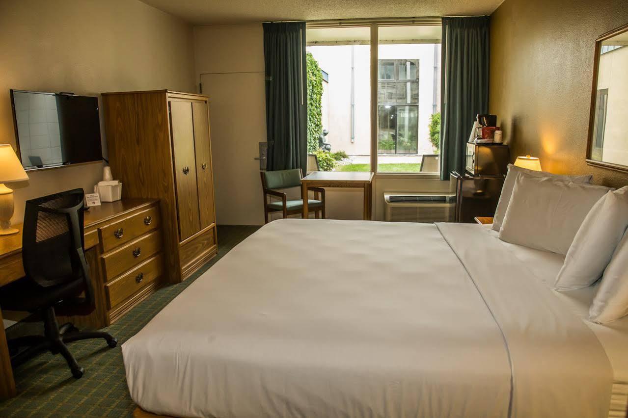 Baymont By Wyndham Fargo Hotel Eksteriør billede
