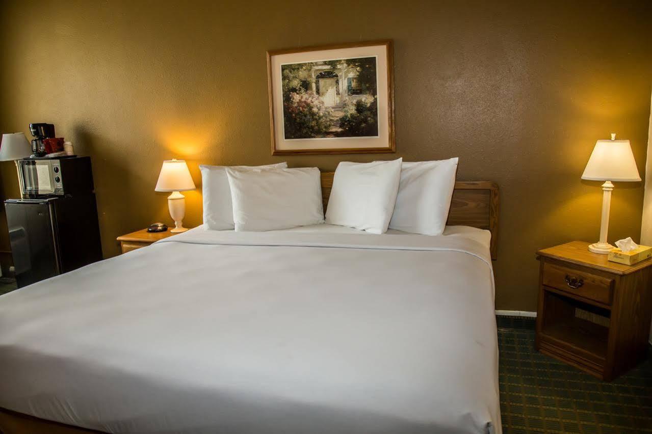 Baymont By Wyndham Fargo Hotel Eksteriør billede
